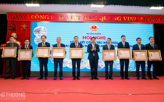 Tặng thưởng cho 13 tập thể, cá nhân thuộc Bộ Công Thương có thành tích xuất sắc
