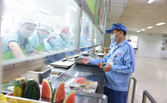 Người lao động lạc quan đón Tết