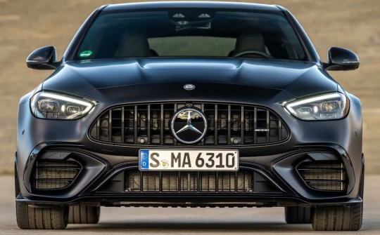 Chi tiết Mercedes AMG C63 S E Performance 2023