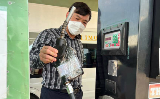 Kiểm tra đột xuất, phát hiện cây xăng “có hàng nhưng không bán”