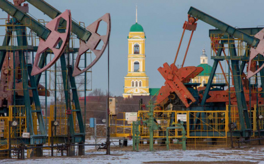 Giá dầu, vàng tăng giảm trái chiều trước diễn biến của tình hình thế giới