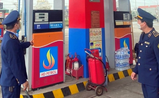 Áp dụng mức xử phạt cao nhất với cơ sở kinh doanh xăng dầu vi phạm