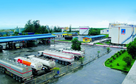 Giao 10 doanh nghiệp đầu mối nhập khẩu tăng thêm 2,4 triệu m3 xăng dầu trong Quý II/2022