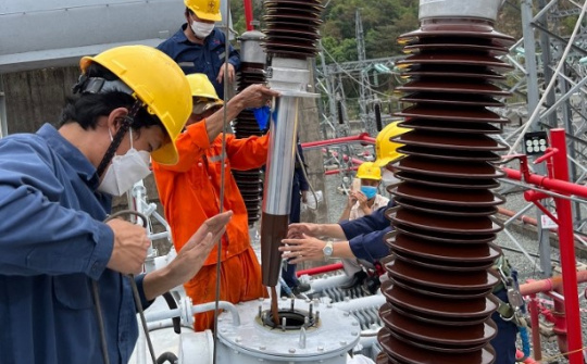 Công ty Thủy điện Đại Ninh phát hiện và xử lý kịp thời, ngăn ngừa sự cố cháy nổ đầu sứ MBA AT4 trạm phân phối 220/110kv