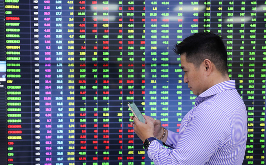 Giám sát tuân thủ đối với hoạt động trong lĩnh vực chứng khoán