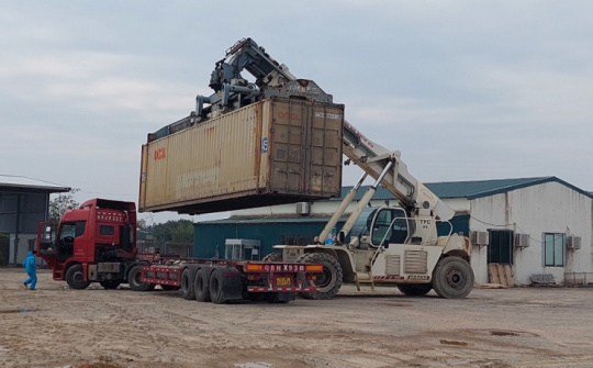 Lô hàng điện tử trị giá gần 2,4 triệu USD "xông đất" Cửa khẩu Cầu Bắc Luân 2