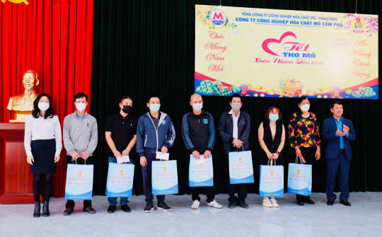 Thợ mỏ Cẩm Phả đón Xuân vui