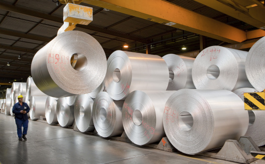 Giá nhôm thế giới tiệm cận mức cao nhất kể từ năm 2008