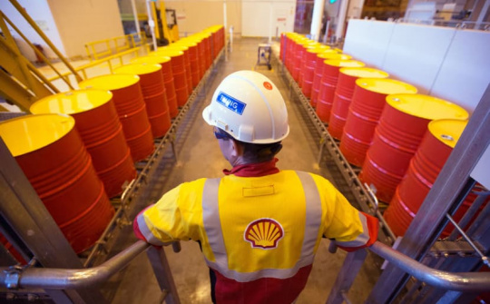 Giá dầu tiếp tục trụ ở đỉnh cao trước lo ngại gián đoạn nguồn cung, thị trường kim loại giữ đà tăng