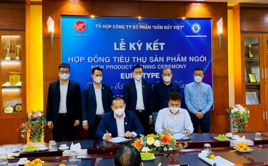 Công ty CP Gốm Đất Việt ký hợp đồng tiêu thụ ngói lợp Euro Type
