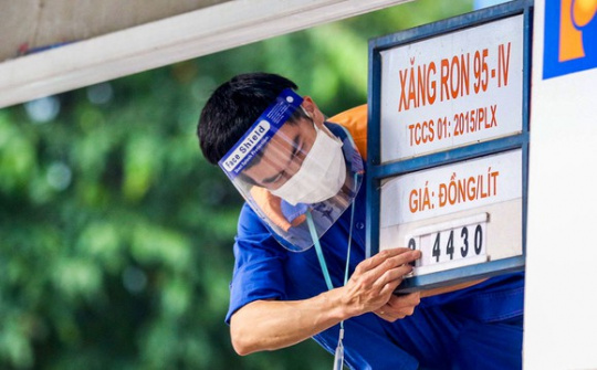 ​Điều hành giá xăng dầu bám sát giá thị trường thế giới