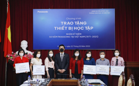 Panasonic hỗ trợ thiết bị học tập và tủ sách tại các trường học ở ba địa phương