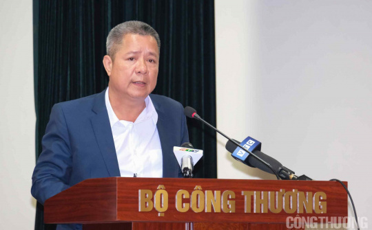 Thực hiện nghiêm các quy định về phát triển điện mặt trời và năng lượng tái tạo