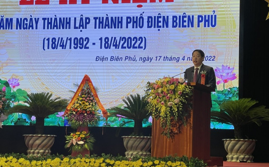 TP. Điện Biên Phủ kỷ niệm 30 năm thành lập và đón nhận Cờ Thi đua của Chính phủ