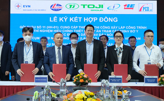 Ký hợp đồng 2 gói thầu thi công xây lắp dự án truyền tải phục vụ nhập khẩu điện từ Lào về Việt Nam