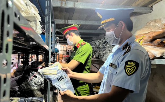 Hàng chục ngàn sản phẩm giả mạo các nhãn hàng nổi tiếng như Chanel, Gucci, Louis Vuitton, Kenzo….  đã bị thu giữ tại Thanh Hóa