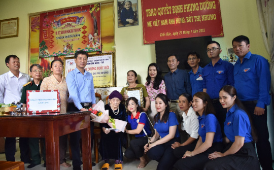 Công ty Nhôm Đắk Nông - TKV: Nhận Phụng dưỡng 2 Mẹ Việt Nam anh hùng