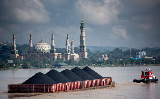 Indonesia nâng giá than đá lên mức cao kỷ lục