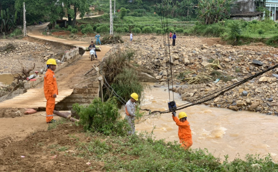 EVNNPC nỗ lực khắc phục sự cố lưới điện do mưa dông, lũ lụt tại các tỉnh miền núi phía Bắc
