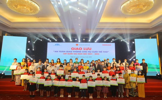 Honda Việt Nam trao giải "An toàn giao thông cho nụ cười trẻ thơ"