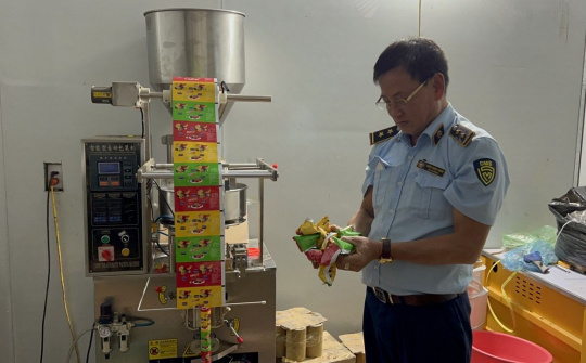 Hà Nội: Triệt phá kho hàng chứa hàng tấn kẹo Trung Quốc hô biến thành kẹo Nhật Bản