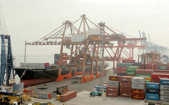 Giá cước vận chuyển container khu vực Đông Nam Á tiếp tục giảm