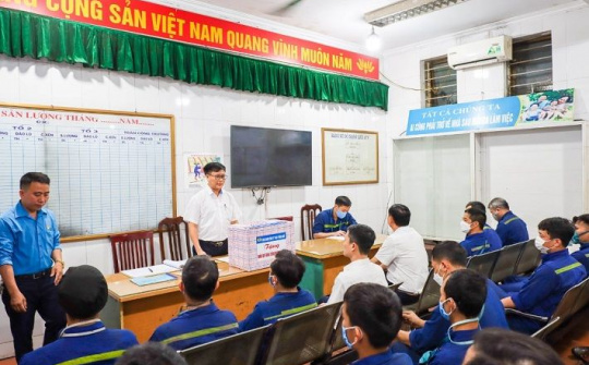 Than Thống Nhất khen thưởng các đơn vị có thành tích xuất sắc Tháng Công nhân