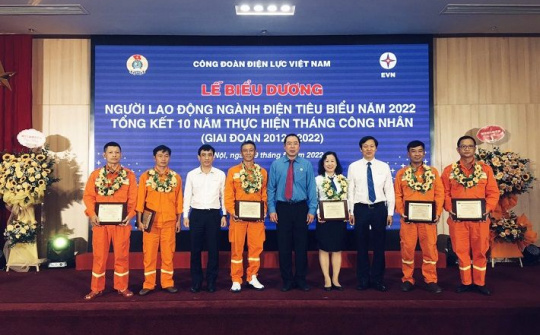 7 CBCNV của EVNNPT được biểu dương “Người lao động ngành Điện tiêu biểu” năm 2022