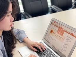 Lựa chọn thanh toán trực tuyến dịch vụ công trong xu thế chấp nhận chính phủ điện tử ở Việt Nam