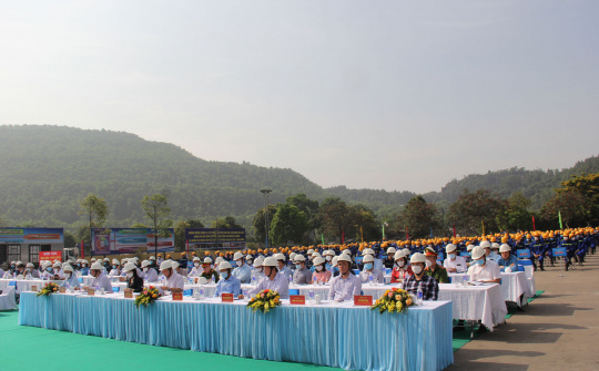 TKV đồng loạt phát động  “Tháng hành động về An toàn - Vệ sinh lao động và Tháng Công nhân” năm 2022