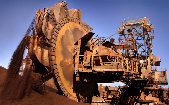 Giá quặng sắt bất ngờ bật tăng 7%, Trung Quốc nhấn mạnh sẽ kích thích kinh tế