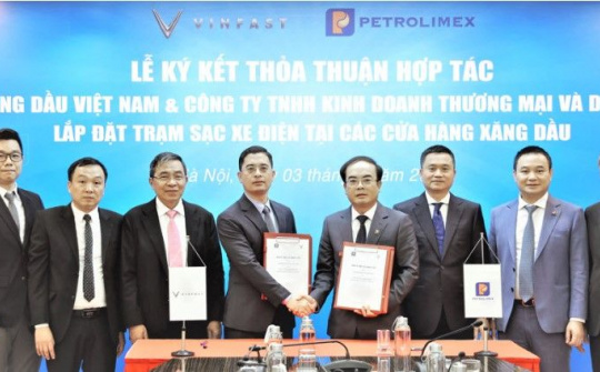Petrolimex - VinFast: Hợp tác lắp đặt trạm sạc xe điện tại cửa hàng xăng dầu