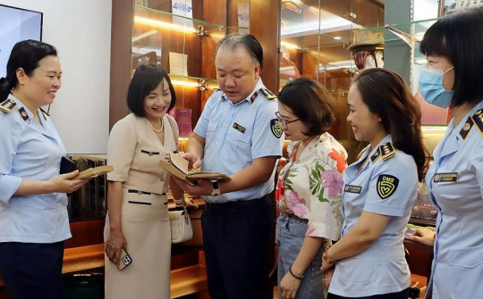 Chính thức mở cửa Phòng Trưng bày truyền thống “Dấu ấn Quản lý thị trường”