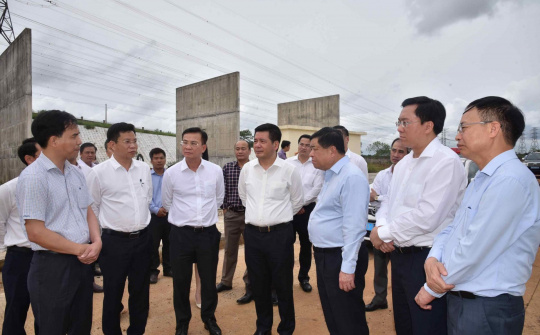 Thúc đẩy phát triển các ngành công nghiệp, năng lượng thế mạnh của Đắk Nông