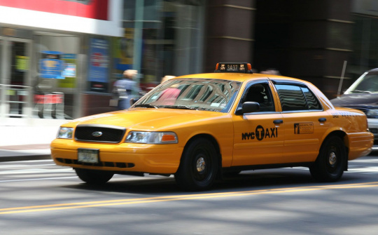 Tại sao Taxi màu vàng "thống trị đường phố" New York - Mỹ?
