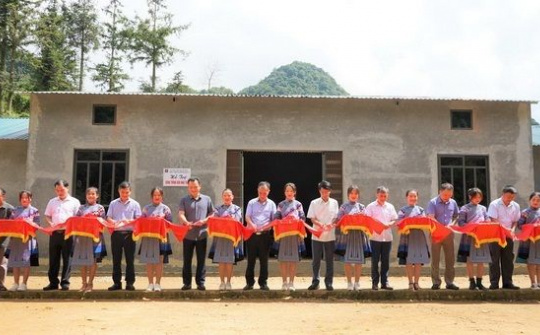 Petrolimex ủng hộ 2,5 tỷ đồng xóa 50 nhà tạm tại Mường Khương