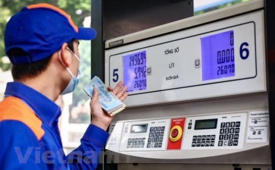 Bộ Tài chính đề xuất giảm 10% thuế nhập khẩu ưu đãi mặt hàng xăng