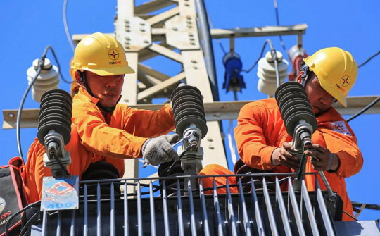Đảm bảo cung ứng đủ điện cho sản xuất, kinh doanh và tiêu dùng