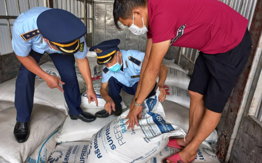 Quản lý thị trường kiểm tra, xử lý gần 30.500 vụ vi phạm trong nửa đầu năm