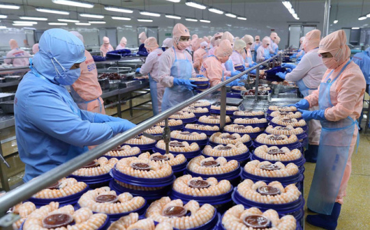 Xuất khẩu tôm tháng 6 giảm nhẹ