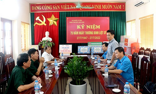 Vinachem thăm, tặng quà Trung tâm Điều dưỡng Thương binh Lạng Giang
