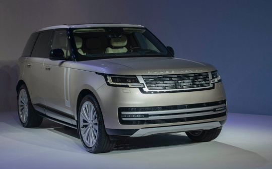 Range Rover 2022 giá từ 11,9 tỷ đồng tại Việt Nam: Trang bị hạng sang, đối trọng Mercedes-Benz G63 AMG