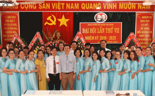 Trường THPT Huỳnh Thúc Kháng: Vững vàng tuổi 30