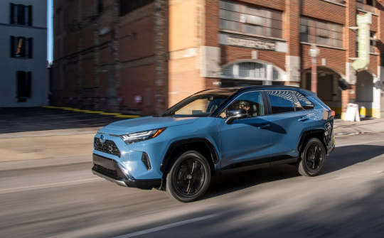 Toyota RAV4 SE Hybrid 2022: Giá rẻ hơn, thể thao hơn