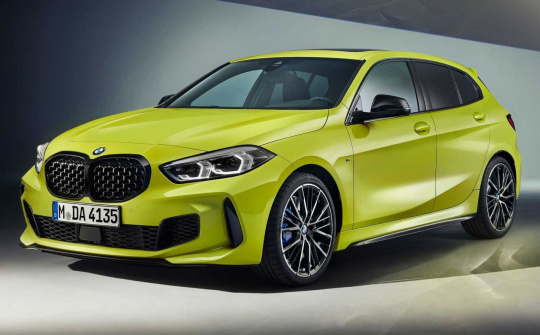 Chi tiết BMW M135i xDrive 2022 - đối thủ nặng ký của Mercedes-AMG A35
