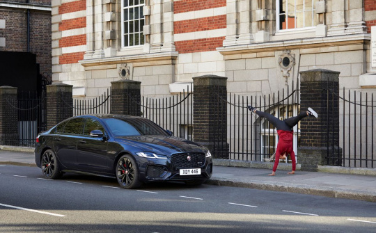 Xem JAGUAR XF "bị rượt đuổi" ly kỳ khắp thủ đô London