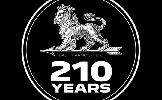 Logo ô tô Peugeot hơn 200 năm trước không ngờ trông lại như thế này