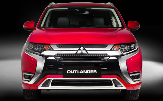 Giá lăn bánh Mitsubishi Outlander 2022 vừa ra mắt Việt Nam