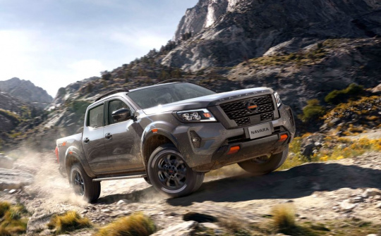 "Không thể rời mắt" xem Nissan Navara Pro4X "trổ tài" off-road