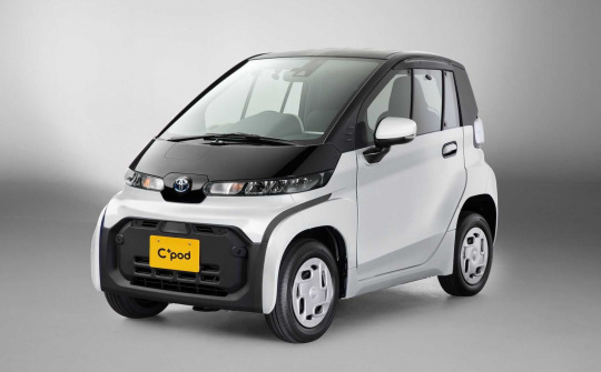 Soi xe Toyota 2 chỗ dành cho các bà nội trợ